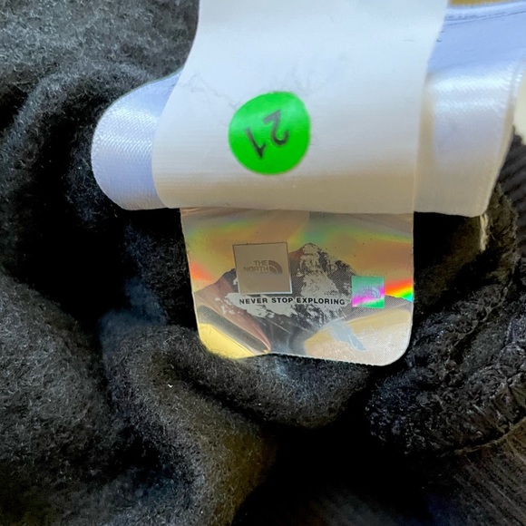 The North Face Women’s Half Dome Hoodie Luxe - Picture 4 of 5